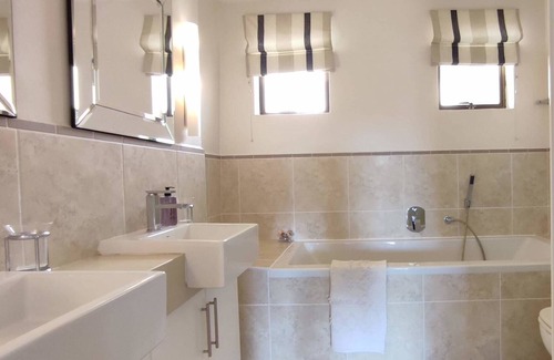 Robberg Beach Apartment | Sanctuary Beach Hideaway | 50m walk onto Beach