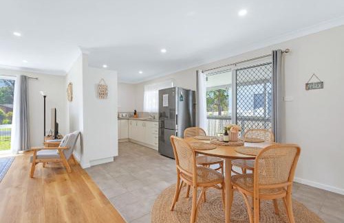 Sanctuary Point House | Sanctuary Cottage - Family and Pet Friendly