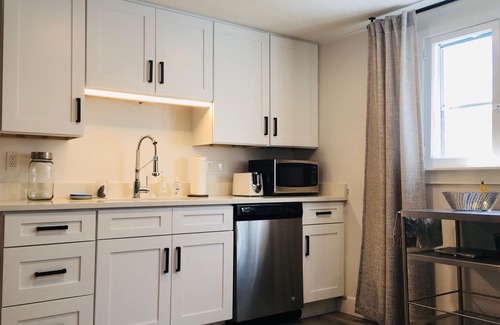 Lower Avenues Apartment | Sanctuary in the City, SLC secret downtown neighborhood in a park-like setting!
