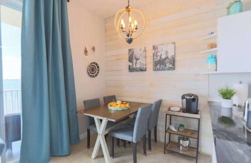 St. Petersburg - Clearwater Apartment | Sand Dollar Point - Pool, Bay, Hot Tub, 10 min to beach