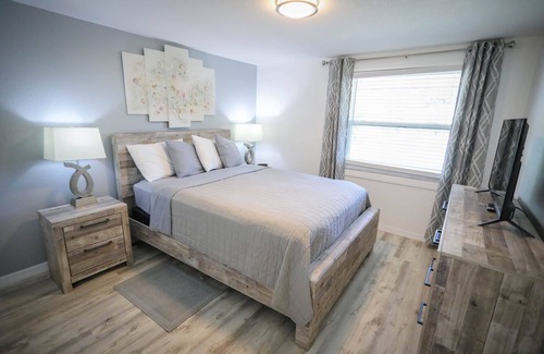 Englewood Apartment | Sand Dollar Room Manasota Delux Villas