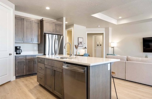 Washington House | Sand Dune Villa: Dog-Friendly, Hot Tub, Pickleball