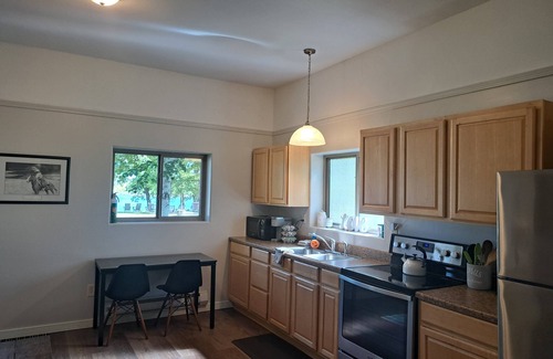 Flom Cottage | Sand Lake Farm-Cottage