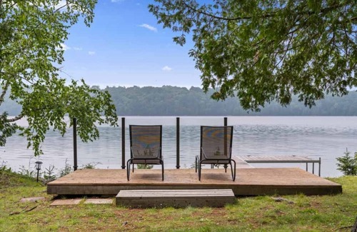 North Frontenac Cottage | Sand Lake Oasis -Beautiful 3Br Waterfront Cottage w/Lots to Do!