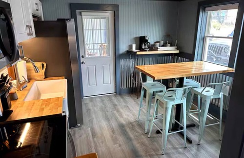 Colington Cottage | Sand Life - Pelican's Southern Nest! - Pet Friendly!
