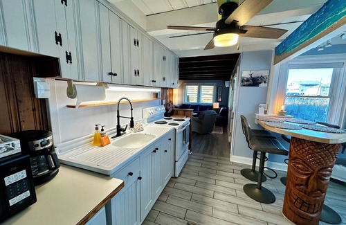 Colington Cottage | Sand Life - Pelican's Northern Nest -Pet Friendly!