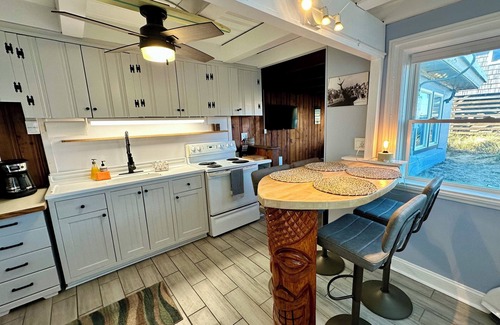Colington Cottage | Sand Life - Pelican's Northern Nest -Pet Friendly!