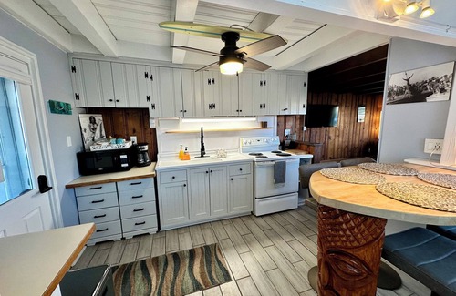 Colington Cottage | Sand Life - Pelican's Northern Nest -Pet Friendly!