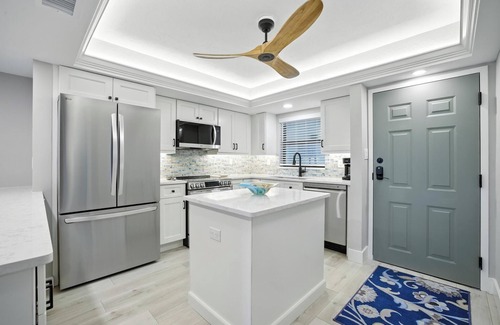 Sanibel Condo | Sand Pointe 214, 2 Bedroom, Pool and Gulf View, Completely Renovated