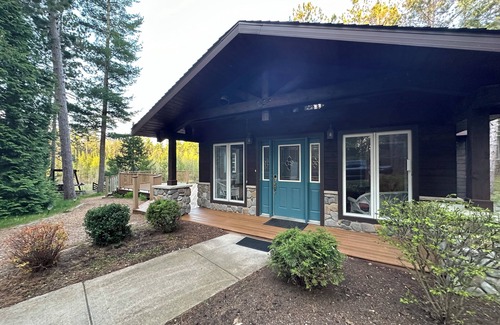 Rumely House | Sand River Retreat - Sauna, Sand River & Lake Superior