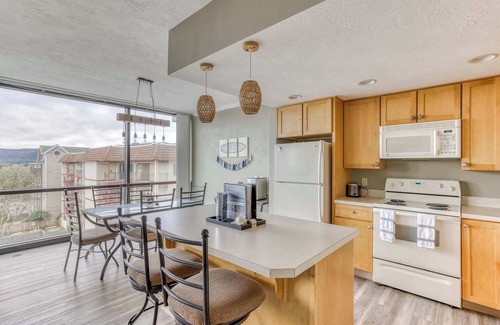 Seaside Condo | Sand & Sea (414) Hang 10 Hideaway - Ocean View Dog Friendly