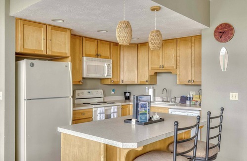 Seaside Condo | Sand & Sea (414) Hang 10 Hideaway - Ocean View Dog Friendly