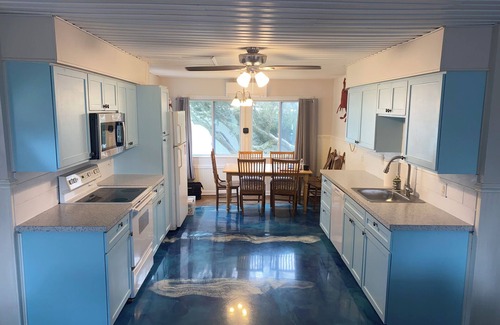 Yaupon Beach Cottage | SAND SHACK- Steps away from the Sand