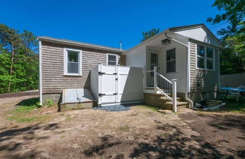 East Sandwich House | Sand, Sun & Serenity at Wavy Daze!