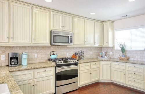 Downtown Condo | Sand & Surf Retreat on San Luis Ave