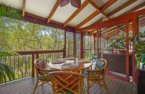 Dunbogan House | Sandalwood - Two-bedroom holiday house surrounded by peaceful bushland