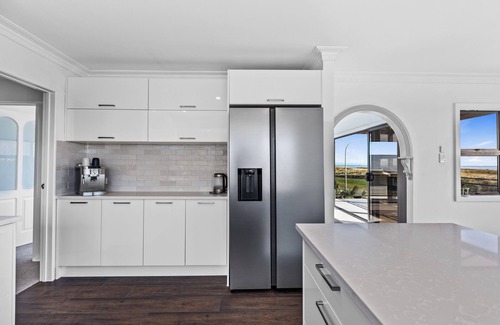 Papamoa Beach House | Sandbanks - Papamoa Beachfront Holiday Home