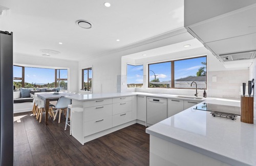 Papamoa Beach House | Sandbanks - Papamoa Beachfront Holiday Home
