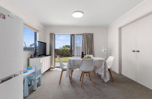 Papamoa Beach House | Sandbanks - Papamoa Beachfront Holiday Home
