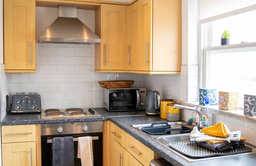 Eastbourne City Centre Apartment | Sandbanks. The Beach House Apartments, central, parking and walk to the beach