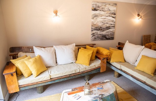Eastbourne City Centre Apartment | Sandbanks. The Beach House Apartments, central, parking and walk to the beach