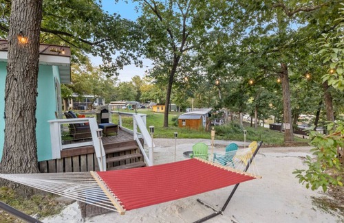 Sunrise Beach Apartment | Sandbox 9-Boat Slip, SUPs, Fire Pit, Pet Friendly