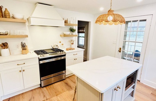 Virginia Beach House | Sandbridge Farmhouse… 1 mile to beach~completely updated & restored~New pool