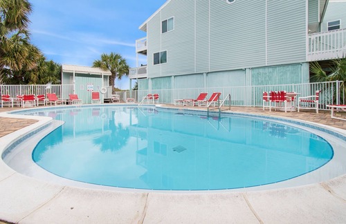 Navarre Beach House | Sandcastle #7- w/pool, 2 min to beach, pup friendly!
