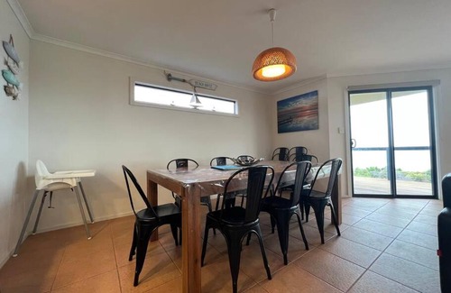 Kingscote House | Sandcastle - A Esplanade Place, Stunning Views