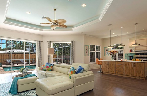 Lake Park House | SandCastle Sister: 0.9miles away from the beach, 1.7 miles away from 5TH AVE