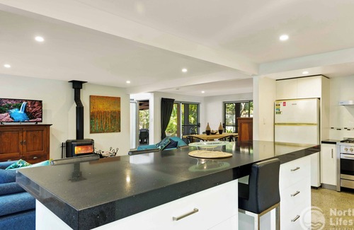 New Brighton House | "Sandcastles" is a stunning modern-style beachfront property in New Brighton.
