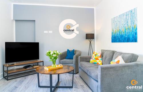 Murthill Apartment | Sandeman by CENTRAL SERVICED APARTMENTS - 2 Bedroom - FREE Street Parking - Fast WiFi - Smart TVs in All Rooms - Ground Level - Family Neighbourhood - 3 x Double Beds - Heating 24-7 - Trade Stays - Weekly & Monthly Offers