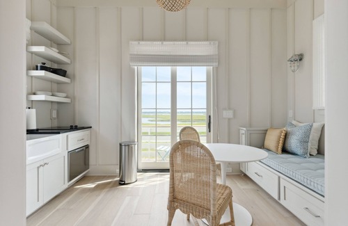 Johns Island House | “Sanderling” (3040 Southerly Way) 2 person creekside bungalow at Kiawah River
