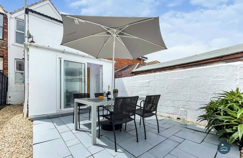 Weymouth Cottage | Sanderlings - holiday home close to beach
