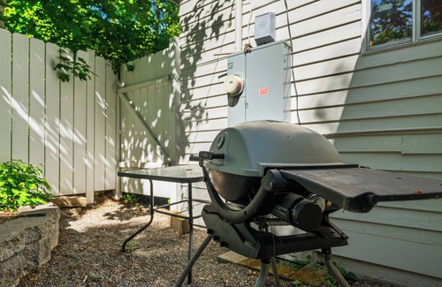 Coeur d'Alene House | Sanders Beach Getaway. Walk to beach & DT CDA