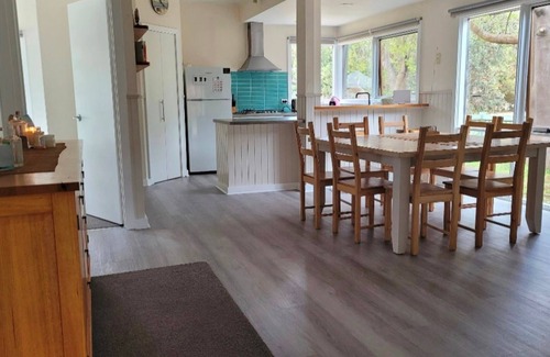 Silverleaves House | Sanders Beach House, Beautiful and spacious.