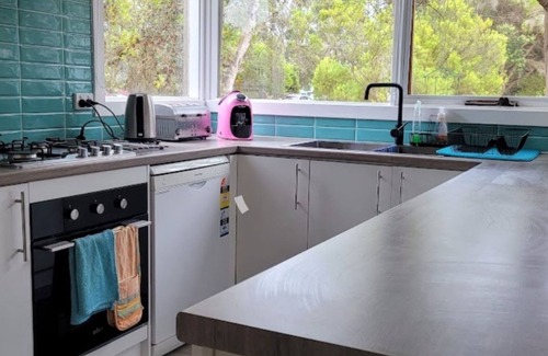 Silverleaves House | Sanders Beach House, Beautiful and spacious.