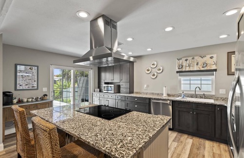 Palm Harbor House | Sandfiddler Pool Home | Canal View | Dock | Heated Pool | Close to Beach and Golfing | Free WIFI