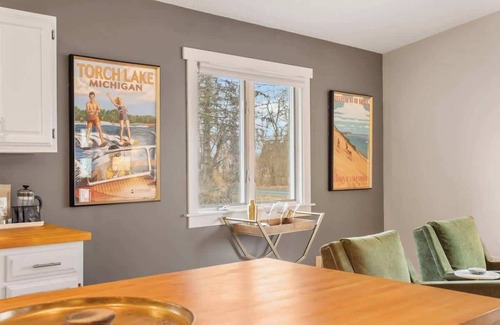 Douglas House | Sandhill Retreat | Hot Tub | One Level