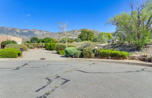 Northeast Heights House | Sandia Foothills Access! Townhome 5 Mi to Uptown