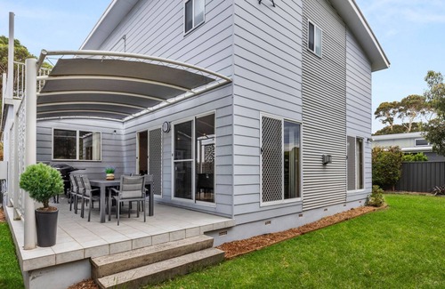 Callala Beach House | Sandlewood Breeze - Pet Friendly - Community Pool