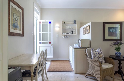 Rondebosch Bed & Breakfast | Sandown Lodge