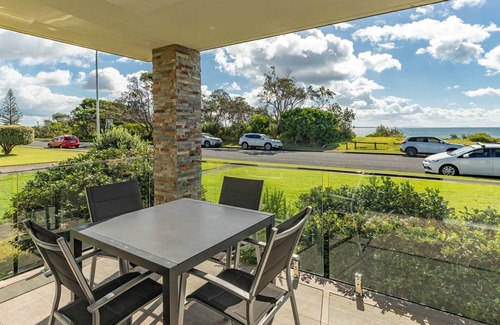 Forster Apartment | Sandpebbles 1 - Pebbly Beach