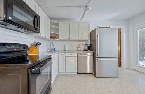 Satellite Beach Apartment | Sandpiper 𓇼 1BR/1BA Across From Beach!