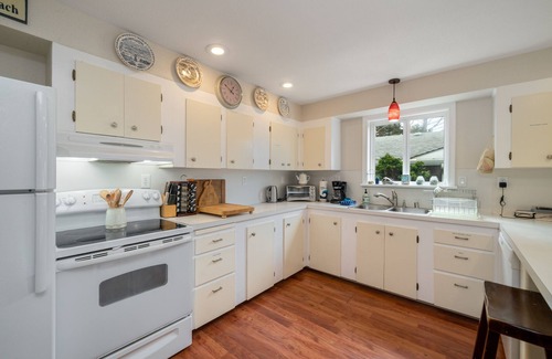 Tolovana Park House | Sandpiper Beach House | House in Cannon Beach near downtown