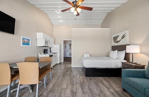 West Panama City Beach Hotel | Sandpiper Beacon Beach Resort