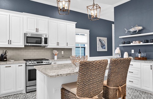 Galveston House | Sandpiper Boutique Bungalow- 1902 Historic Home - New Heated Pool/Strand