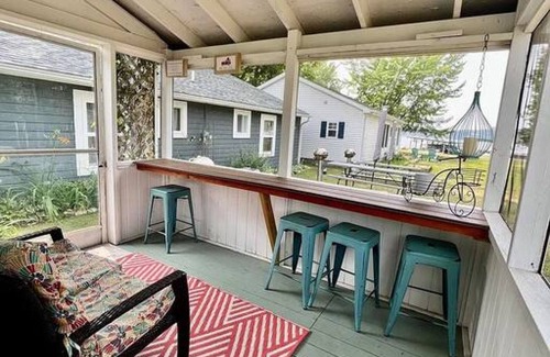 Ludington Cottage | Sandpiper Cottage: Lakeside, Boat Slip, Beach, Family Friendly, Kayaks