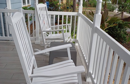 Mango Groves House | Sandpiper Cottage Newly renovated home in Lake Worth Beach Historical District.