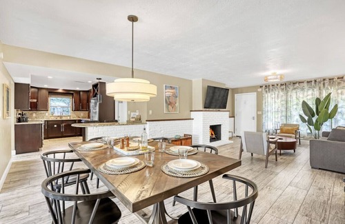 Cocoa Isles Apartment | Sandpiper Retreat | Pool | Jacuzzi | Game Room